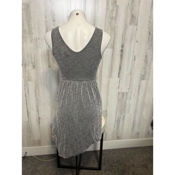 Stripped Dress - Picture 4 of 7